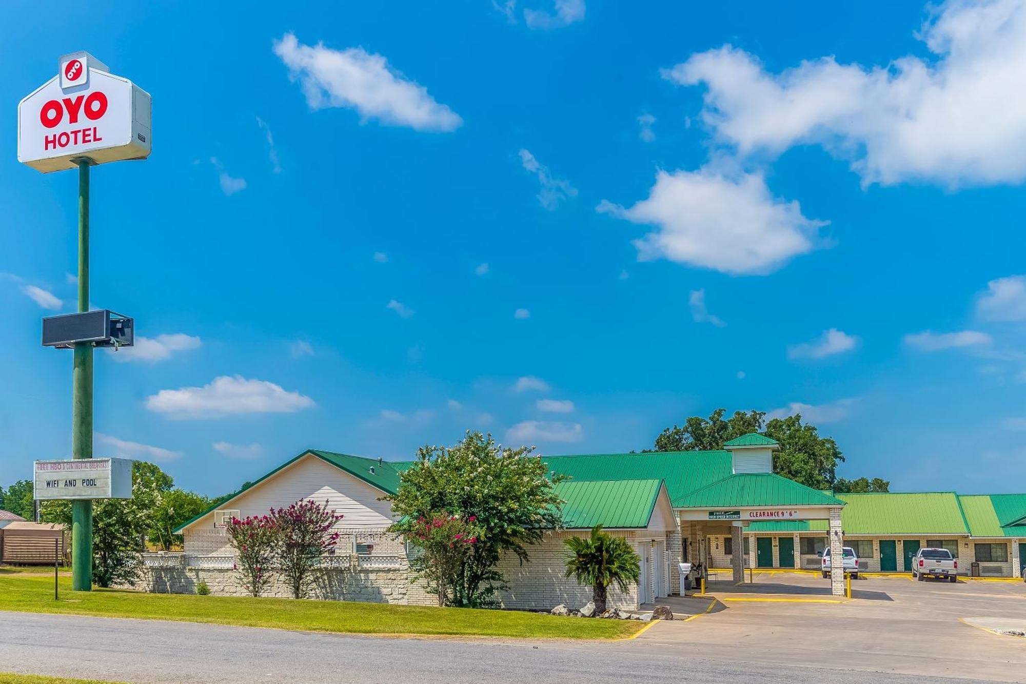 Oyo Hotel Yoakum West Exterior photo